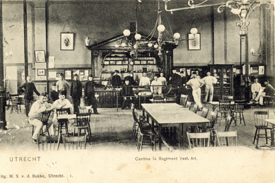 123344 Interieur van de Kazerne der Vestingartillerie (Croeselaan 39) te Utrecht: de kantine van het 1e Regiment.